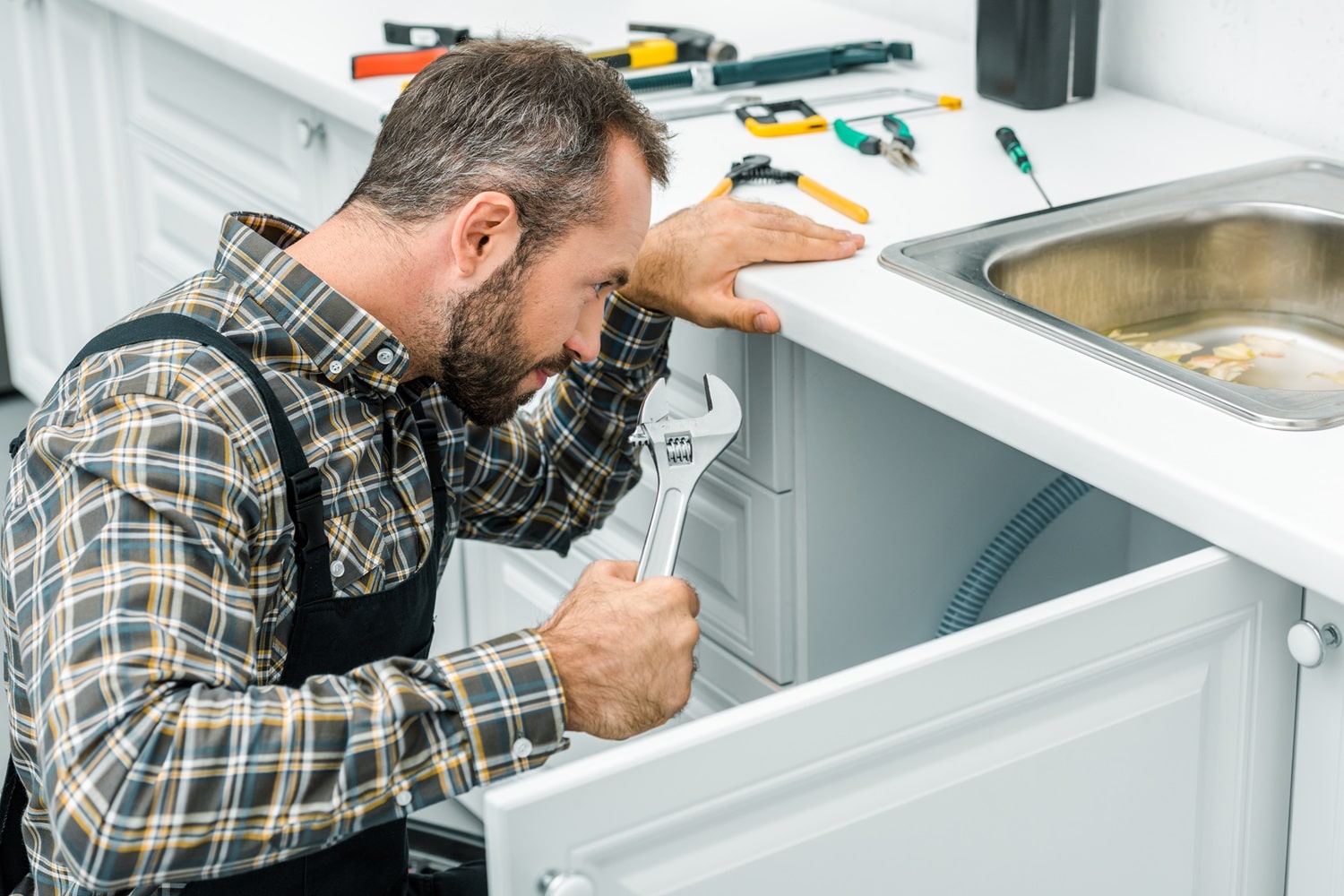 professional plumber for clogged drain service