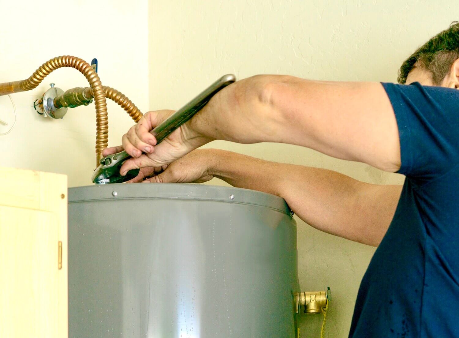 repairing a water leaking leaking from top
